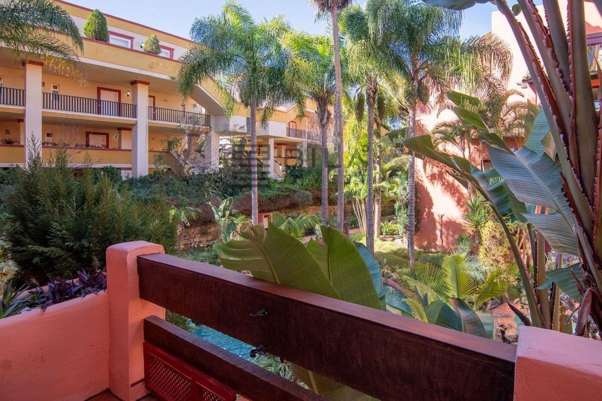 3 Zimmer Wohnung zu verkaufen in Elviria mit Pool - 659.000 € (Ref: 9895652)