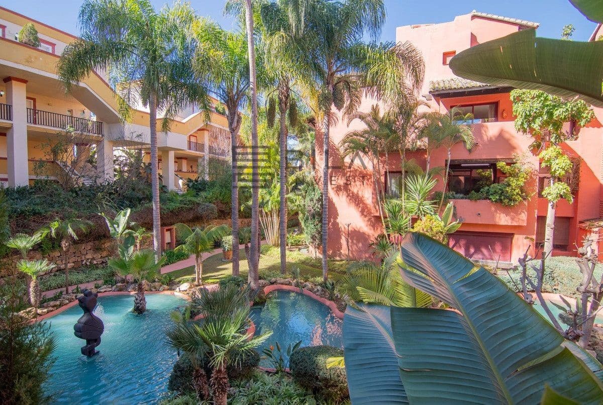 3 Zimmer Wohnung zu verkaufen in Elviria mit Pool - 659.000 € (Ref: 9895652)