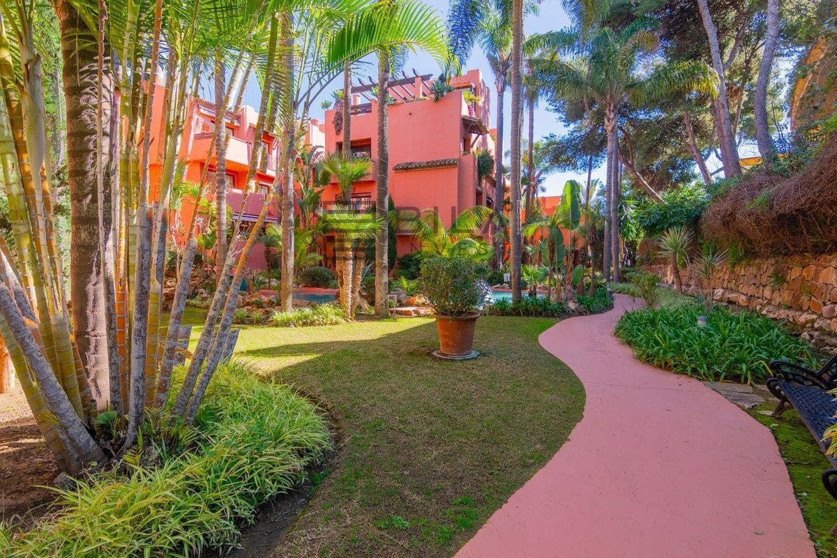 3 Zimmer Wohnung zu verkaufen in Elviria mit Pool - 659.000 € (Ref: 9895652)