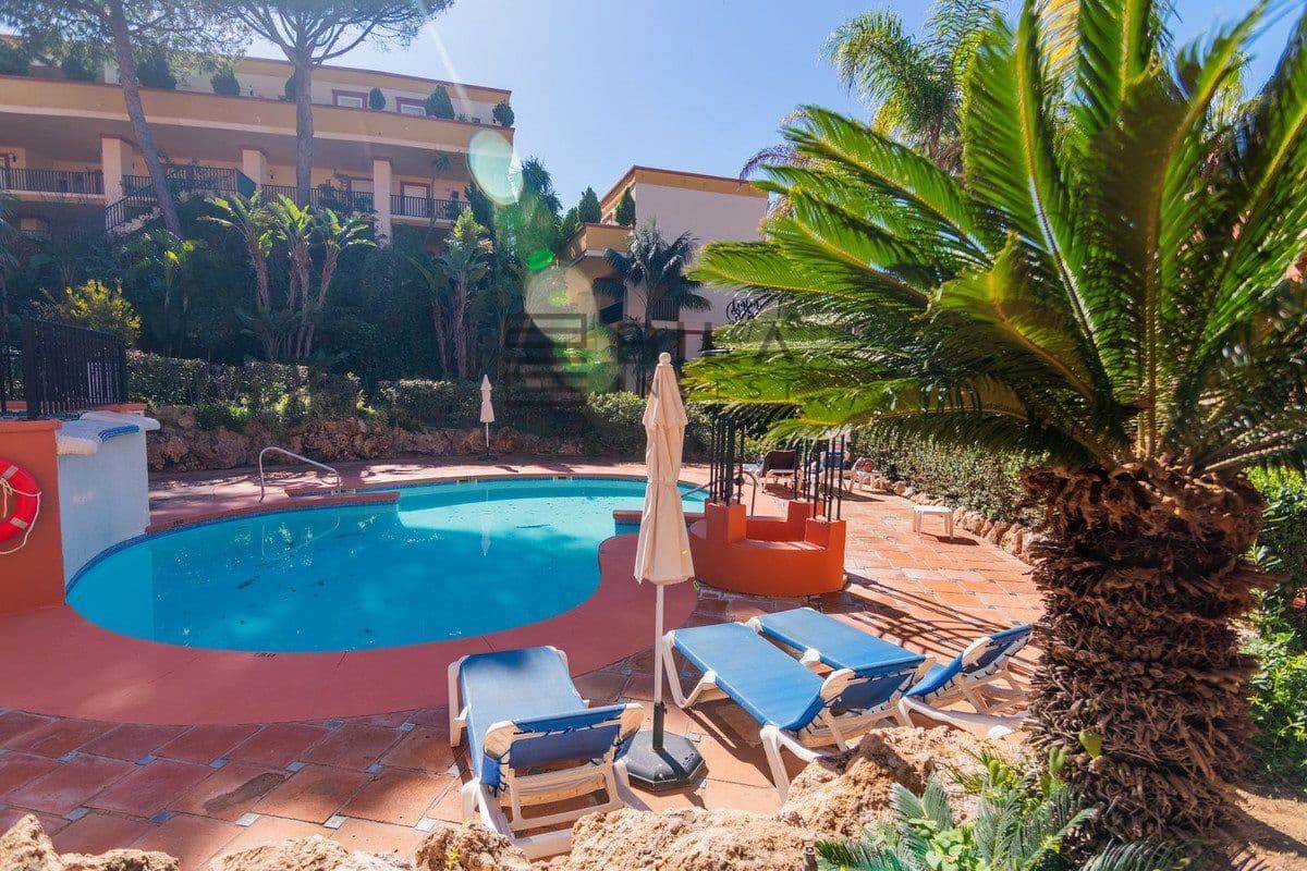3 Zimmer Wohnung zu verkaufen in Elviria mit Pool - 659.000 € (Ref: 9895652)