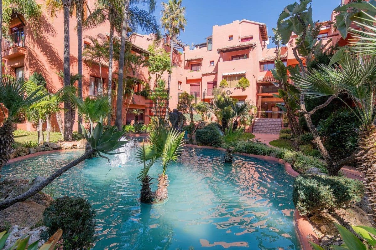 3 Zimmer Wohnung zu verkaufen in Elviria mit Pool - 659.000 € (Ref: 9895652)