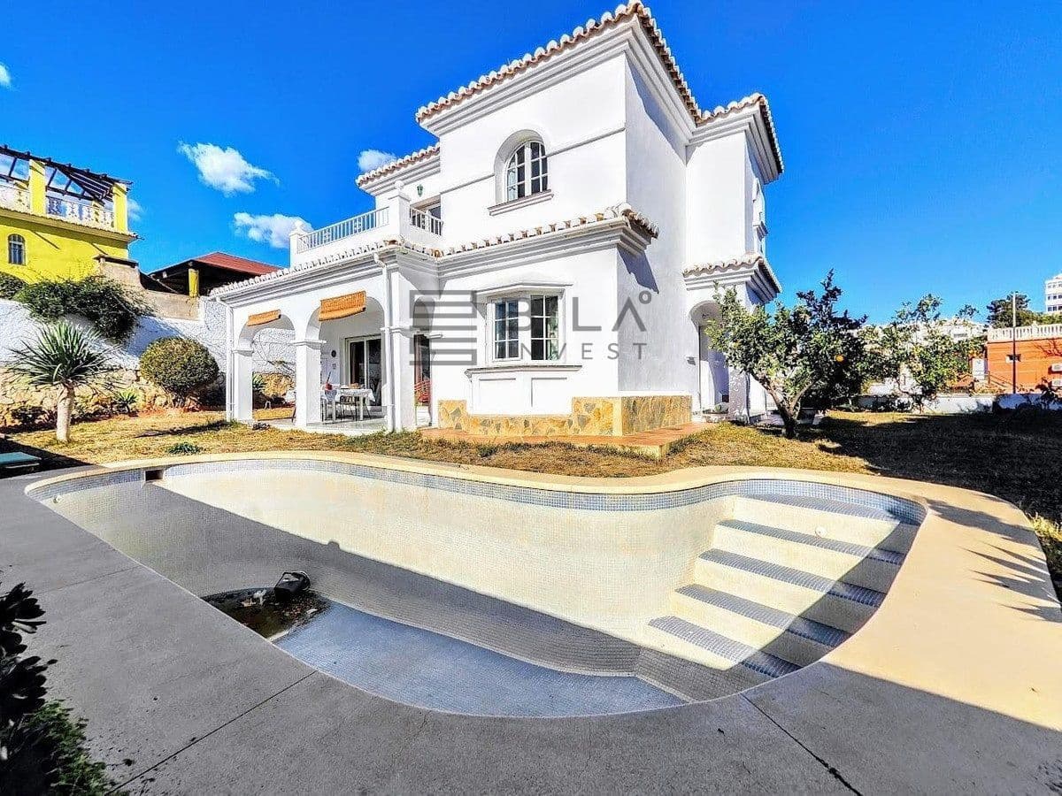 4 quarto Moradia para venda em Benalmadena com piscina garagem - 890 000 € (Ref: 9897470)