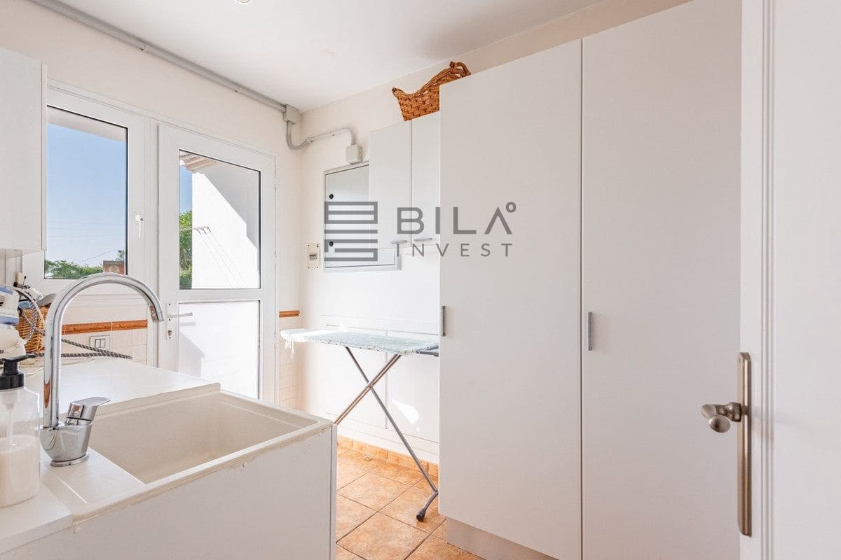 6 bedroom Villa for sale in La Sierrezuela with pool garage - € 1,495,000 (Ref: 9897471)