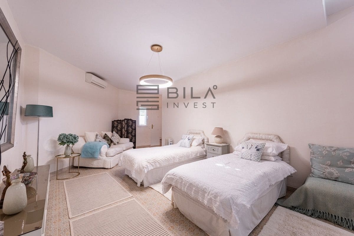 6 bedroom Villa for sale in La Sierrezuela with pool garage - € 1,495,000 (Ref: 9897471)