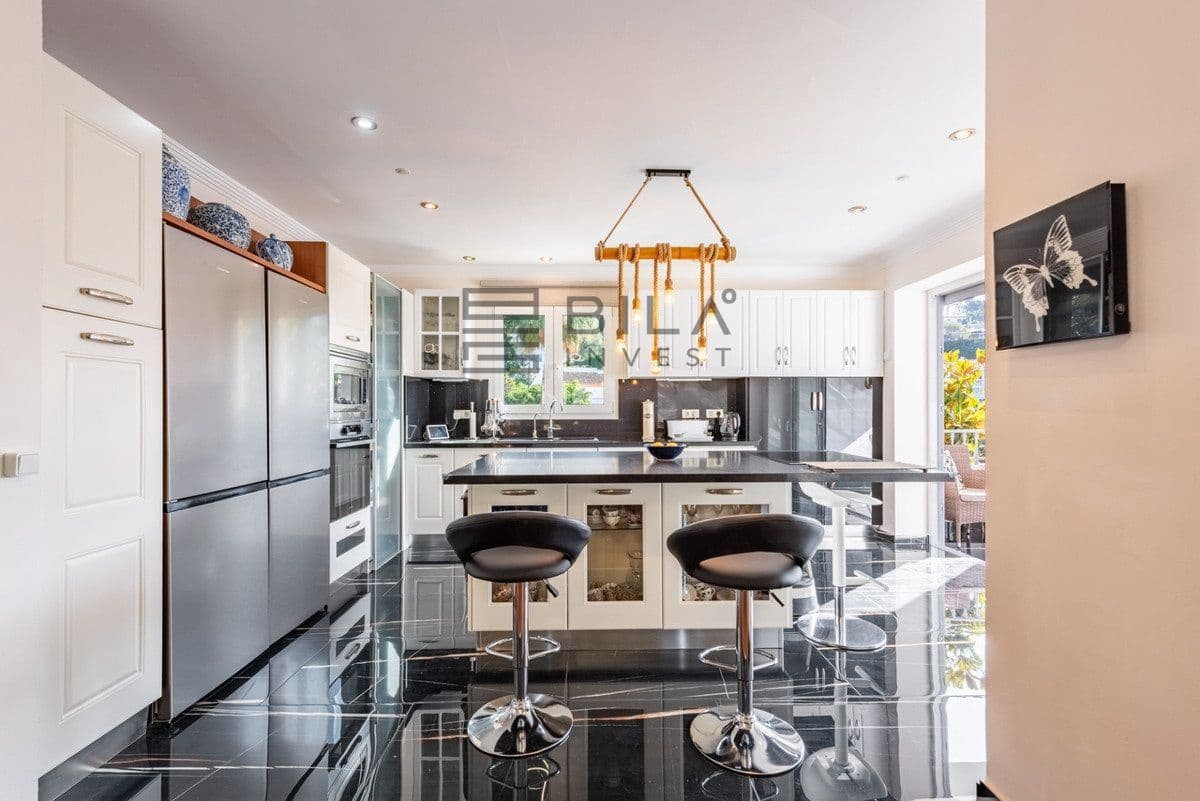 6 bedroom Villa for sale in La Sierrezuela with pool garage - € 1,495,000 (Ref: 9897471)
