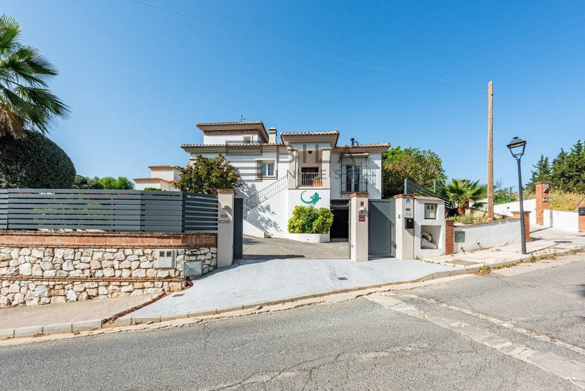 6 bedroom Villa for sale in La Sierrezuela with pool garage - € 1,495,000 (Ref: 9897471)