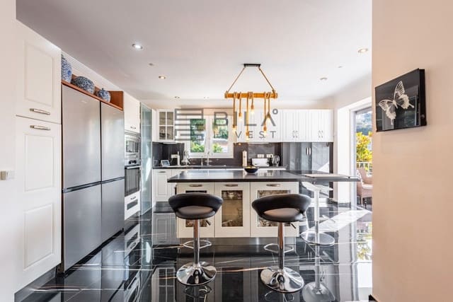 6 bedroom Villa for sale in La Sierrezuela, Mijas - € 1,495,000 (Ref: 9897471)