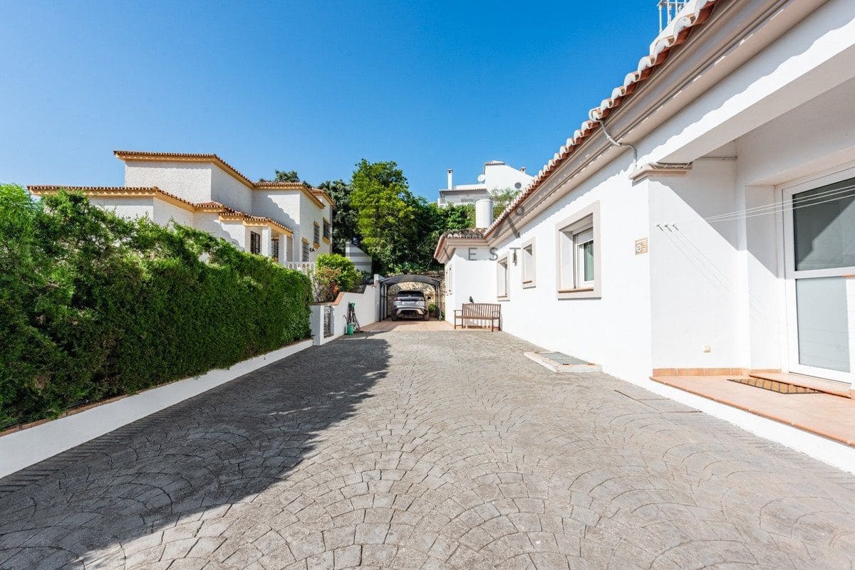 6 bedroom Villa for sale in La Sierrezuela with pool garage - € 1,495,000 (Ref: 9897471)