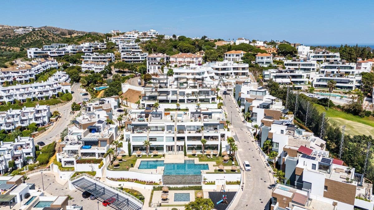 3 bedroom Flat for sale in Artola with pool garage - € 925,000 (Ref: 9897472)