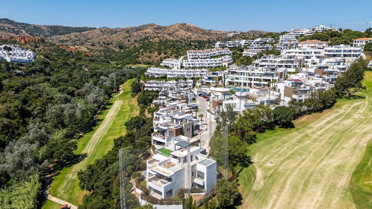 3 bedroom Flat for sale in Artola with pool garage - € 925,000 (Ref: 9897472)