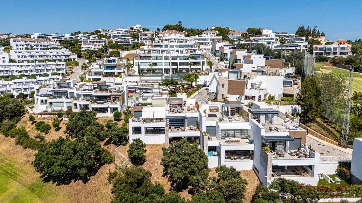 3 bedroom Flat for sale in Artola with pool garage - € 925,000 (Ref: 9897472)