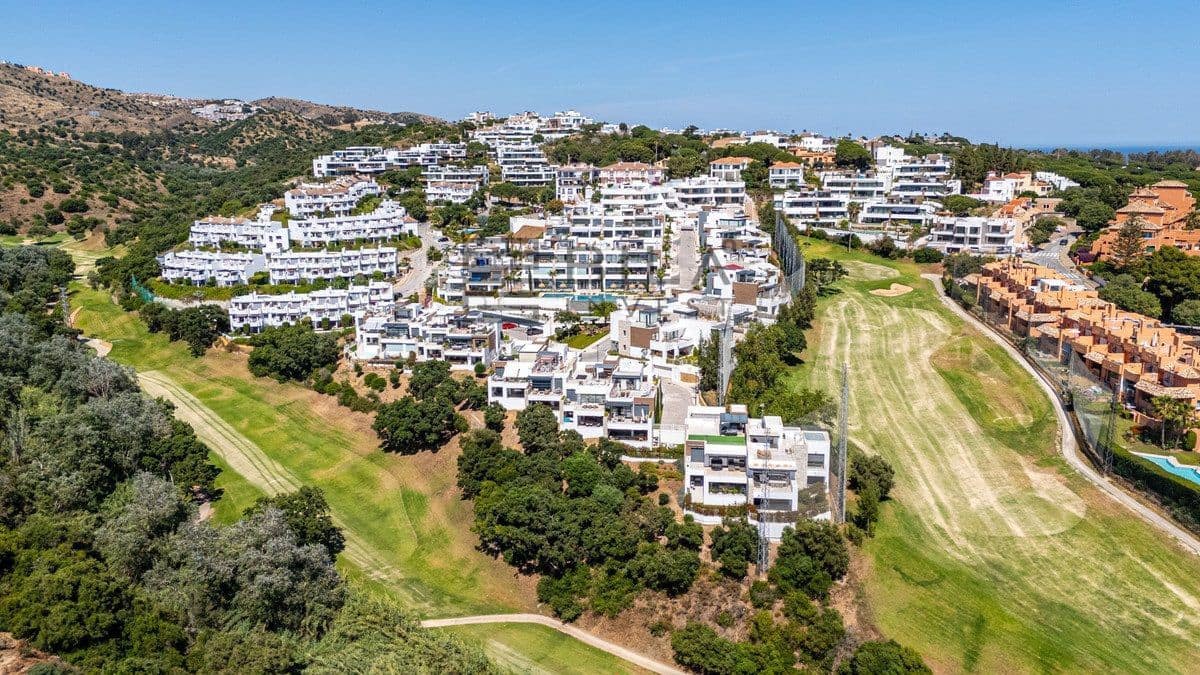 3 bedroom Flat for sale in Artola with pool garage - € 925,000 (Ref: 9897472)