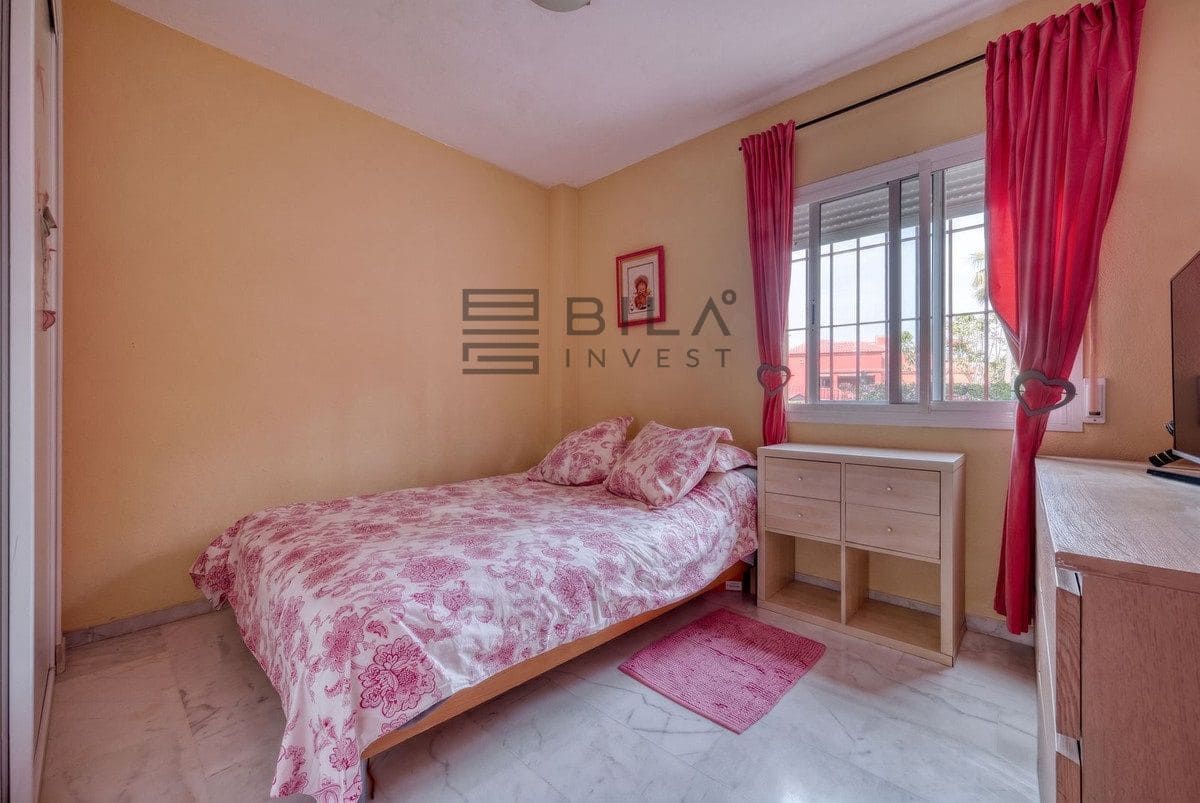 2 bedroom Flat for sale in La Reserva with pool garage - € 320,000 (Ref: 9898565)