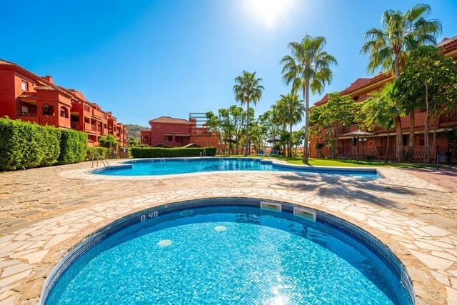 2 makuuhuone Asunto myytävänä paikassa La Reserva, Marbella mukana uima-altaan 
autotalli - 289 900 € (Ref: 9898567)