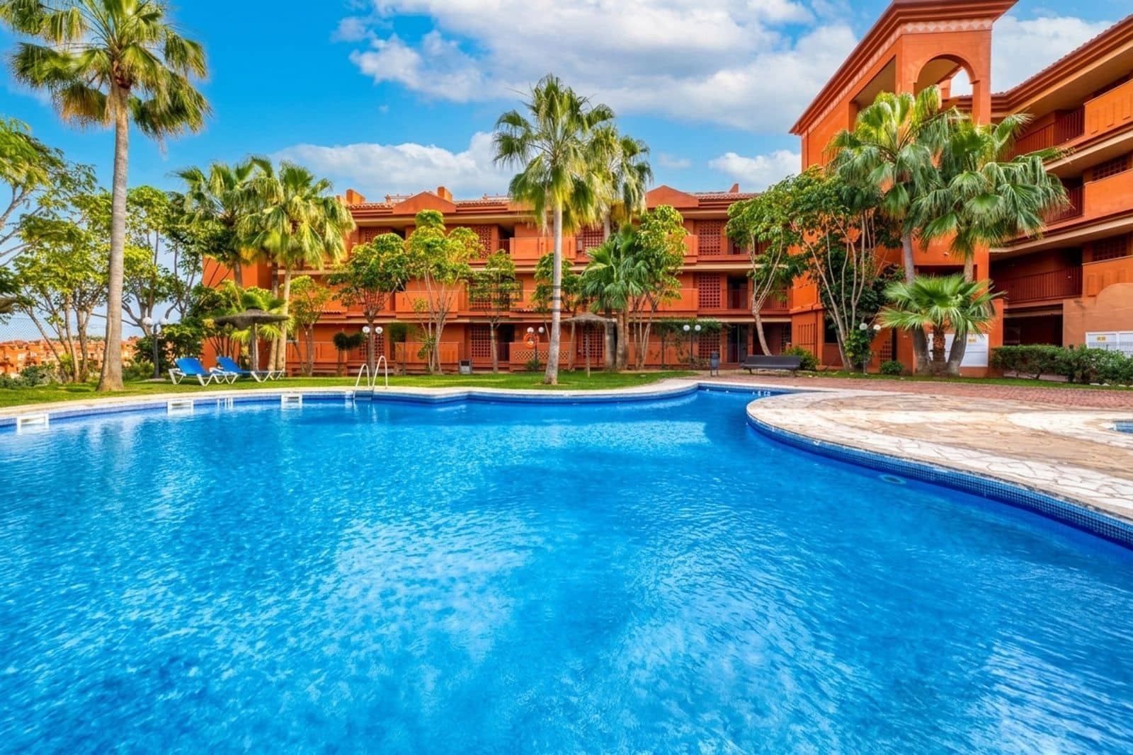 Piso de 2 habitaciones en La Reserva en venta con piscina garaje - 289.900 € (Ref: 9898567)