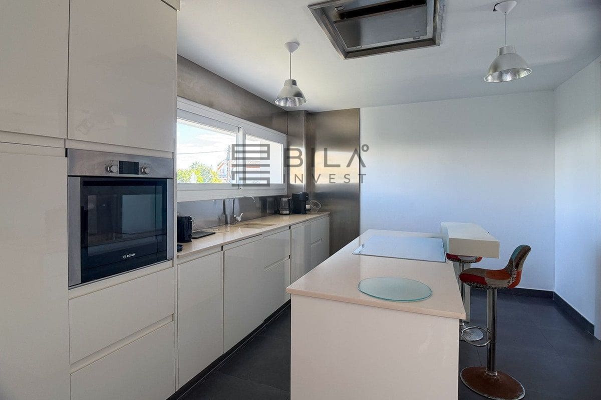 3 sovrum Villa till salu i El Faro med pool garage - 995 000 € (Ref: 9902043)