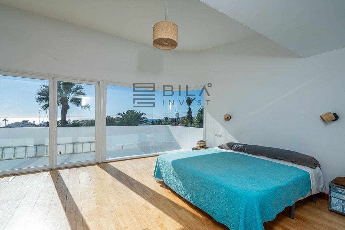 3 sovrum Villa till salu i El Faro med pool garage - 995 000 € (Ref: 9902043)