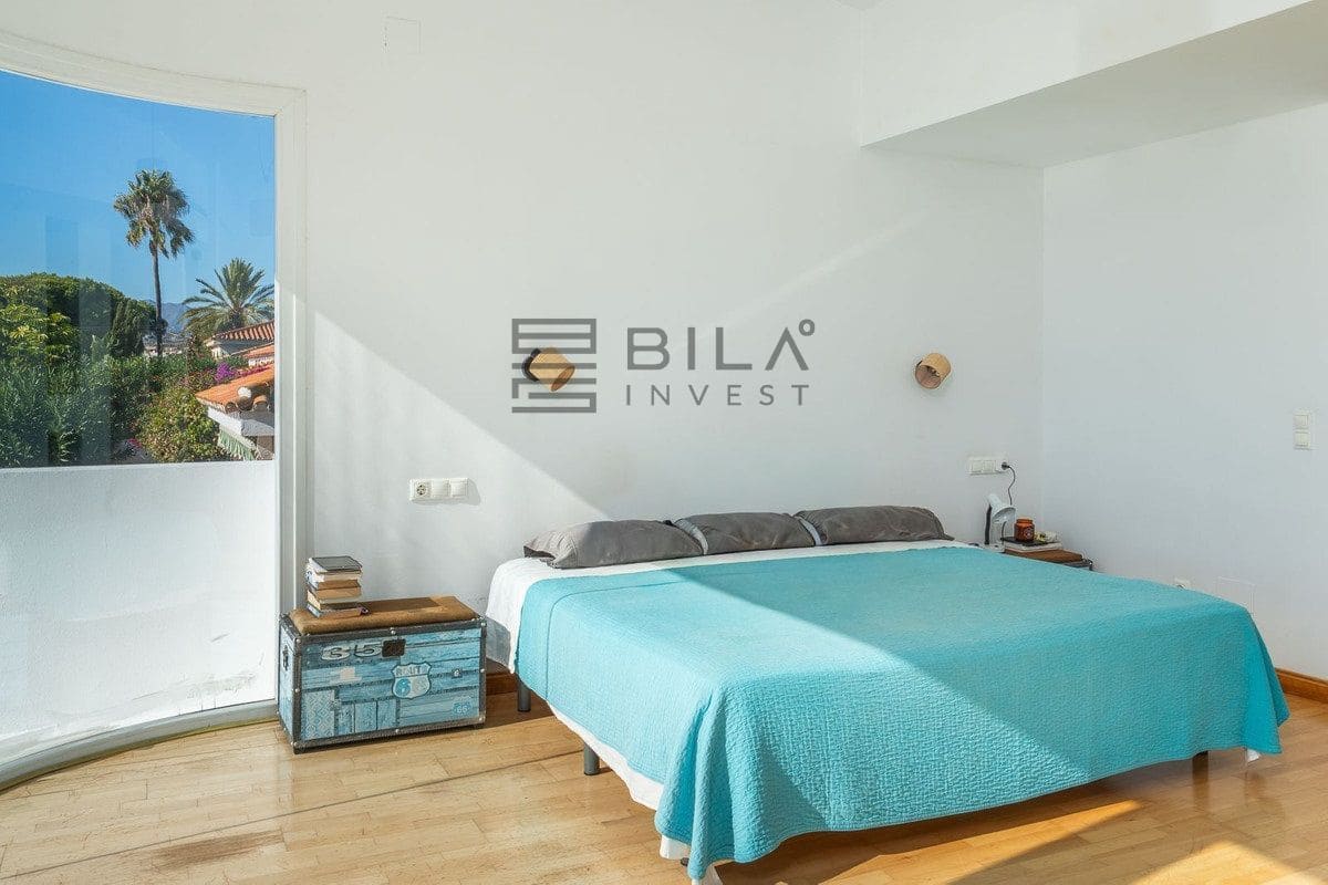 3 sovrum Villa till salu i El Faro med pool garage - 995 000 € (Ref: 9902043)