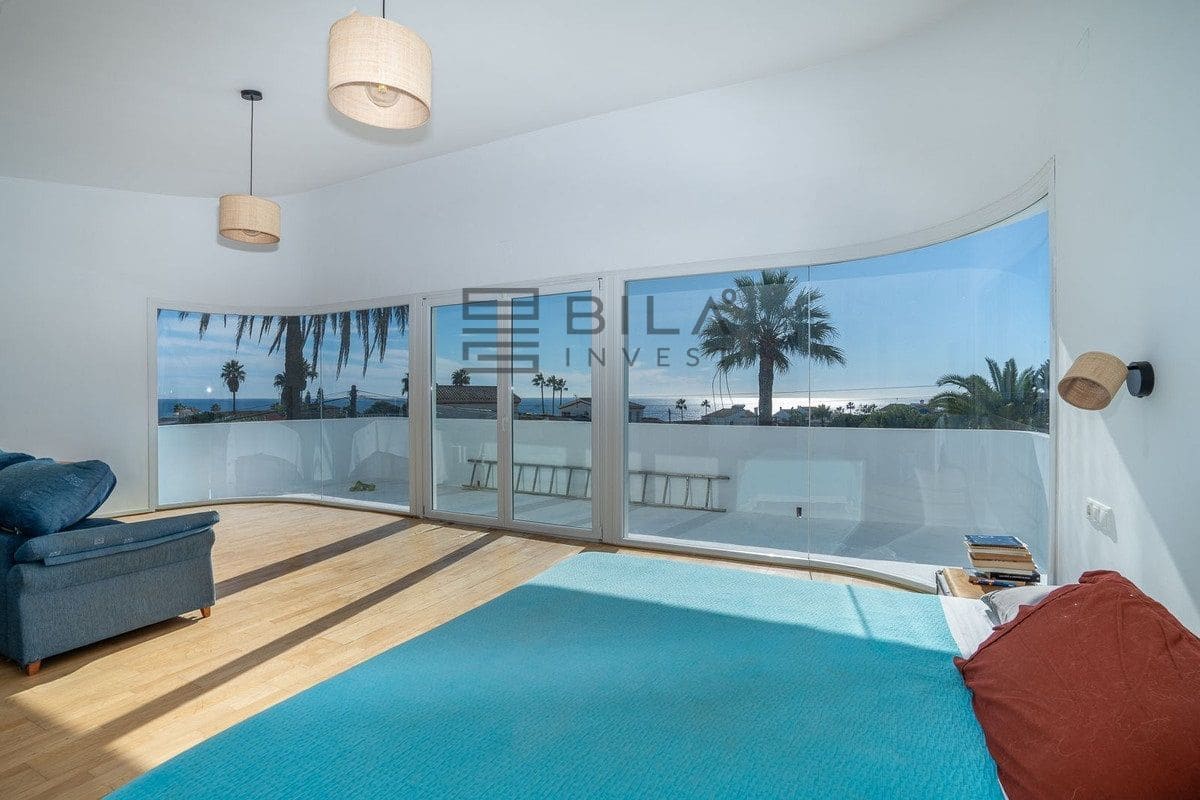 3 sovrum Villa till salu i El Faro med pool garage - 995 000 € (Ref: 9902043)