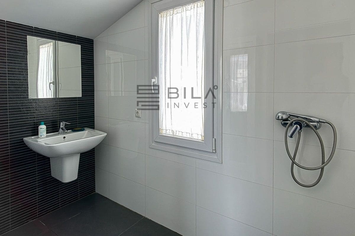 3 sovrum Villa till salu i El Faro med pool garage - 995 000 € (Ref: 9902043)