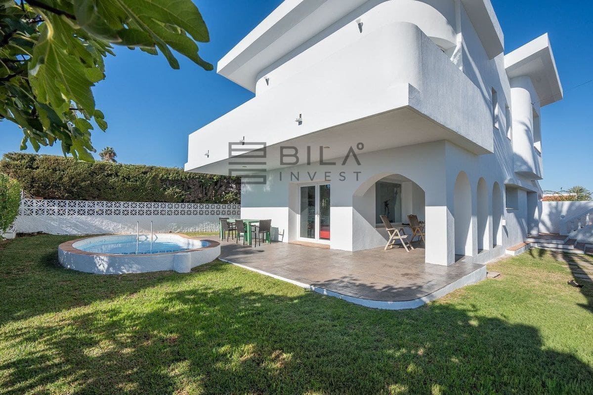 3 sovrum Villa till salu i El Faro med pool garage - 995 000 € (Ref: 9902043)
