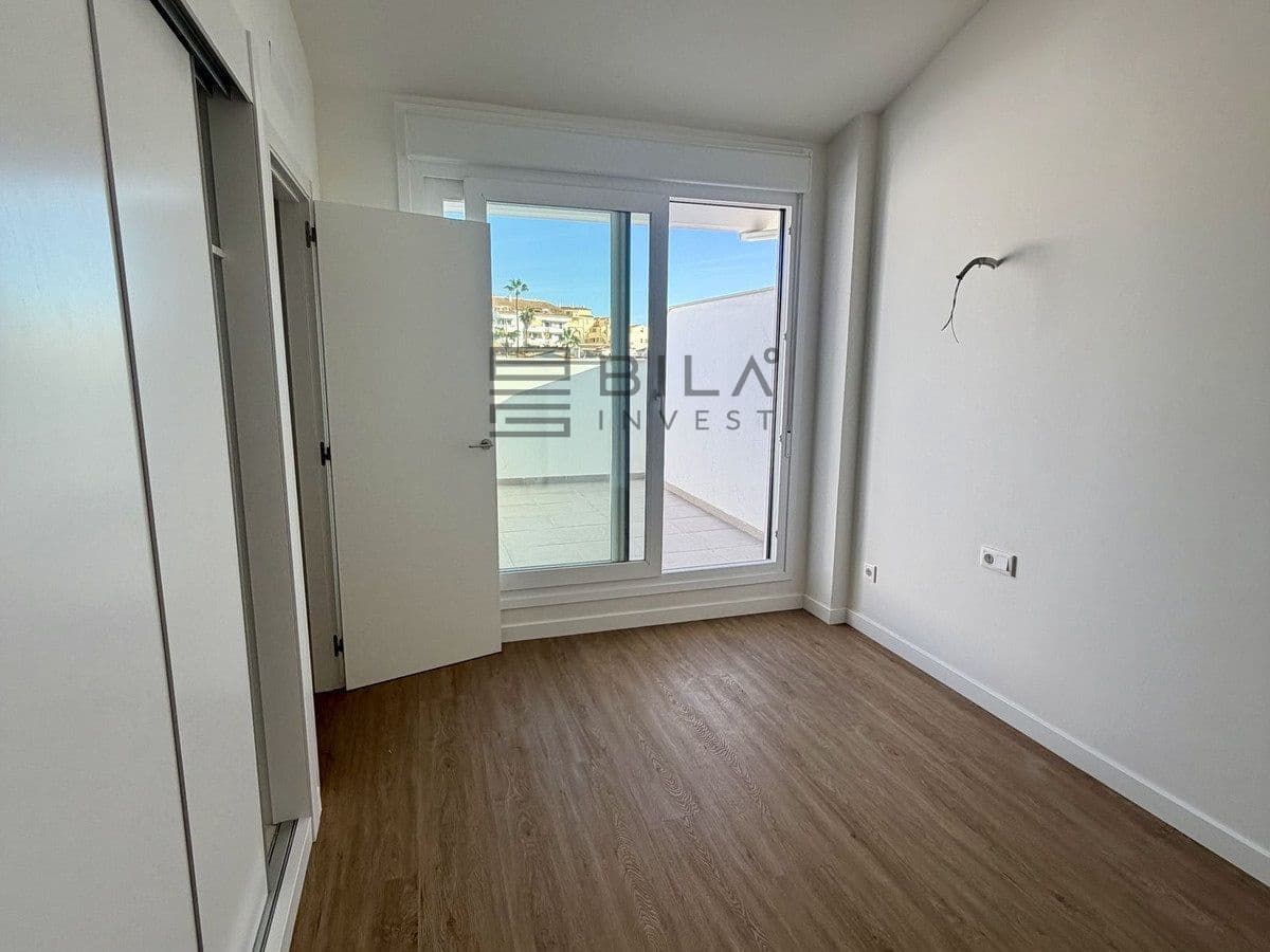 3 bedroom Penthouse for sale in Fuengirola with pool - € 369,000 (Ref: 9911895)