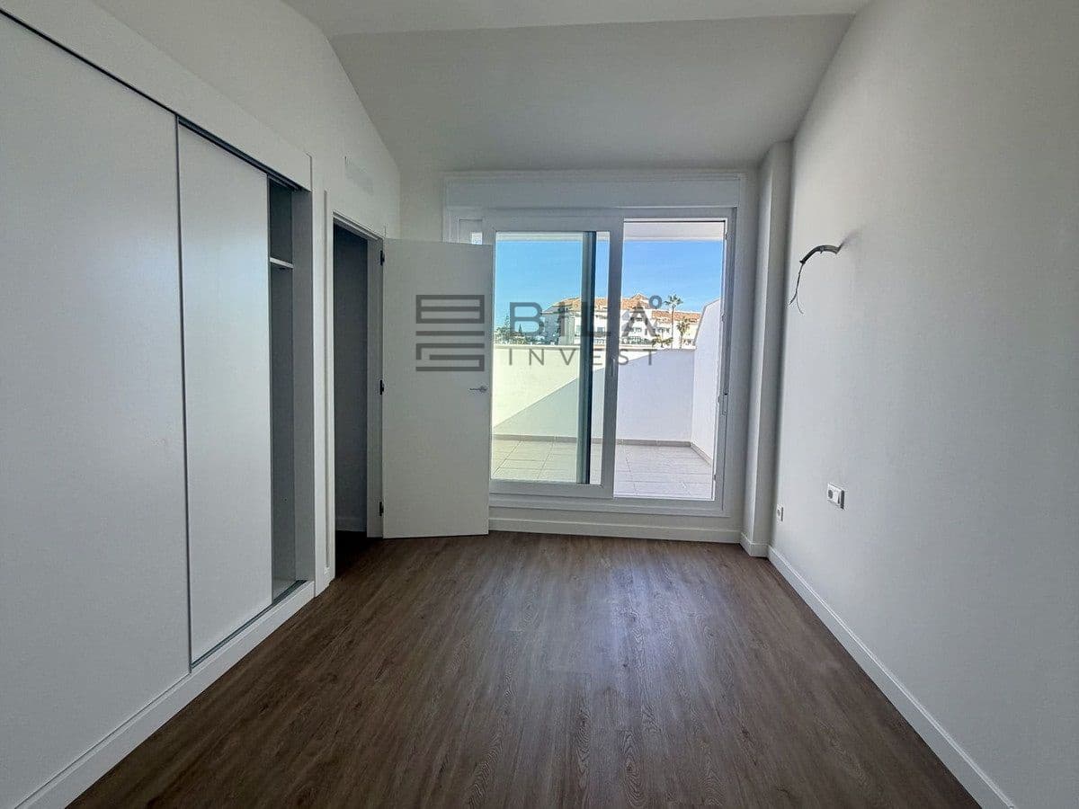 3 bedroom Penthouse for sale in Fuengirola with pool - € 369,000 (Ref: 9911895)