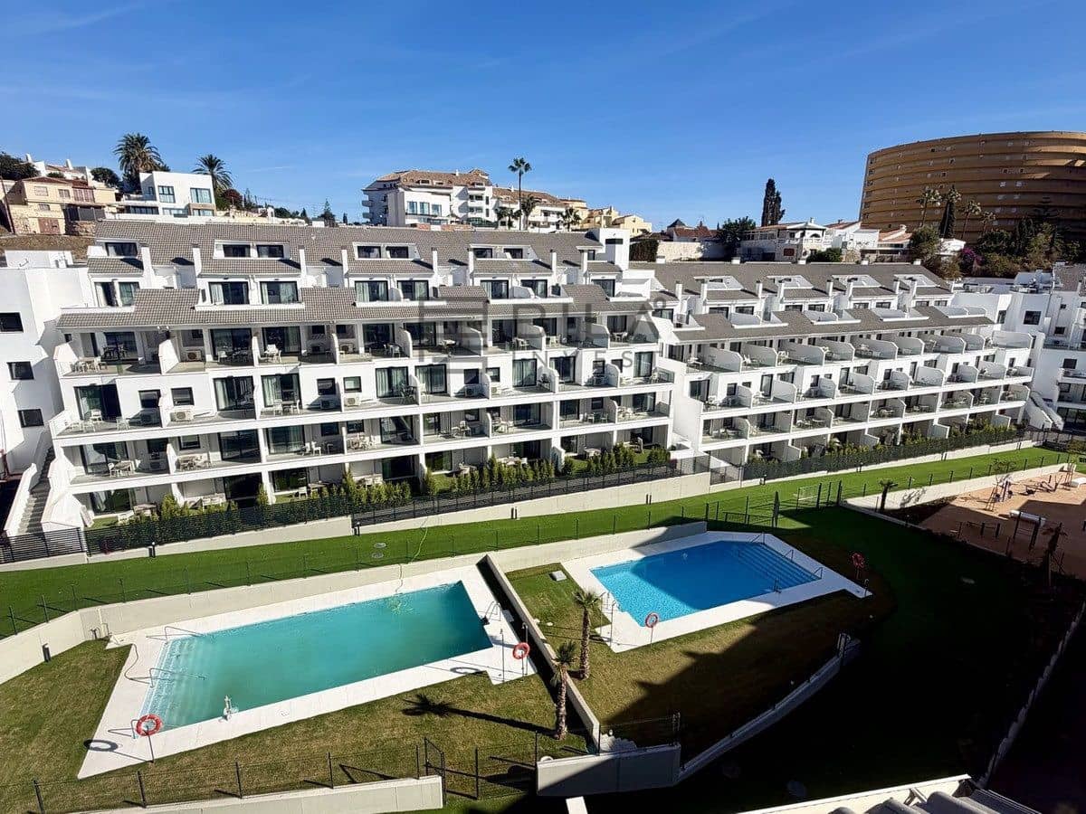 3 bedroom Penthouse for sale in Fuengirola with pool - € 369,000 (Ref: 9911895)
