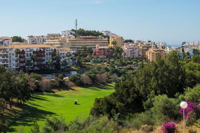Piso de 2 habitaciones en Riviera del Sol, Mijas en venta con piscina garaje - 265.000 € (Ref: 9911896)