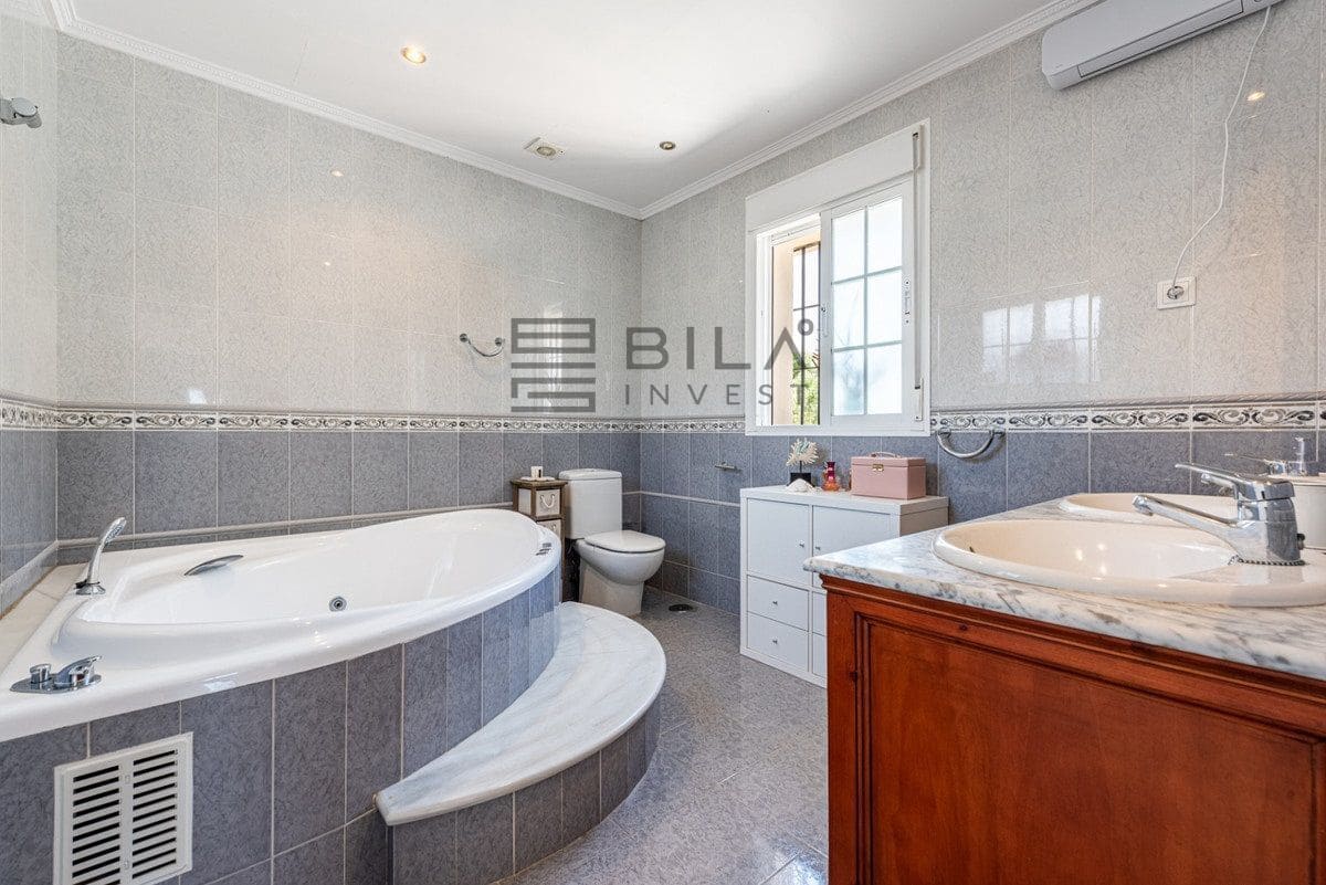 5 Zimmer Villa zu verkaufen in Cerro del Aguila mit Pool Garage - 975.000 € (Ref: 9911904)