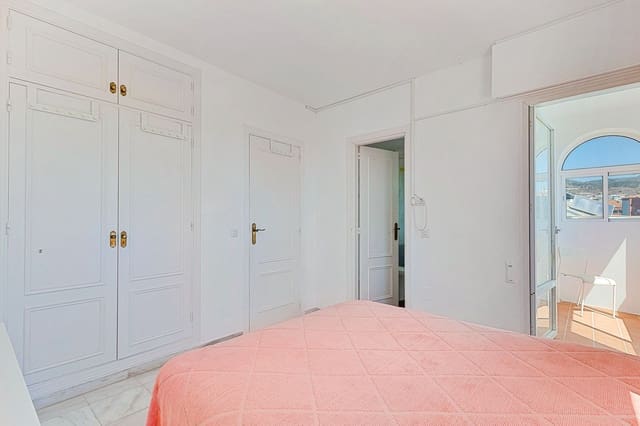 4 Zimmer Haus zu verkaufen in Benalmádena mit Pool Garage - 527.000 € (Ref: 10004342)