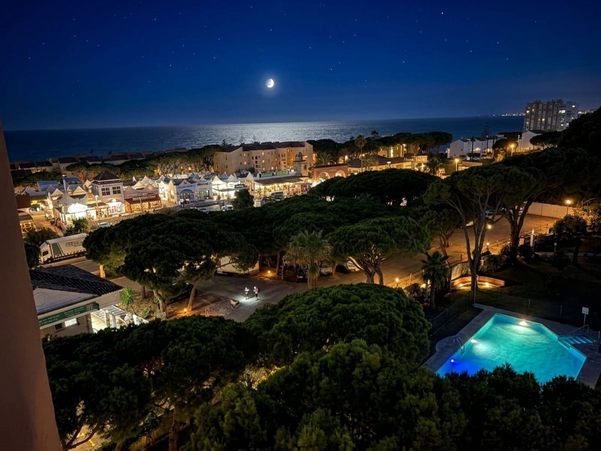 2 bedroom Penthouse for sale in Calahonda with pool garage - € 399,000 (Ref: 10027612)