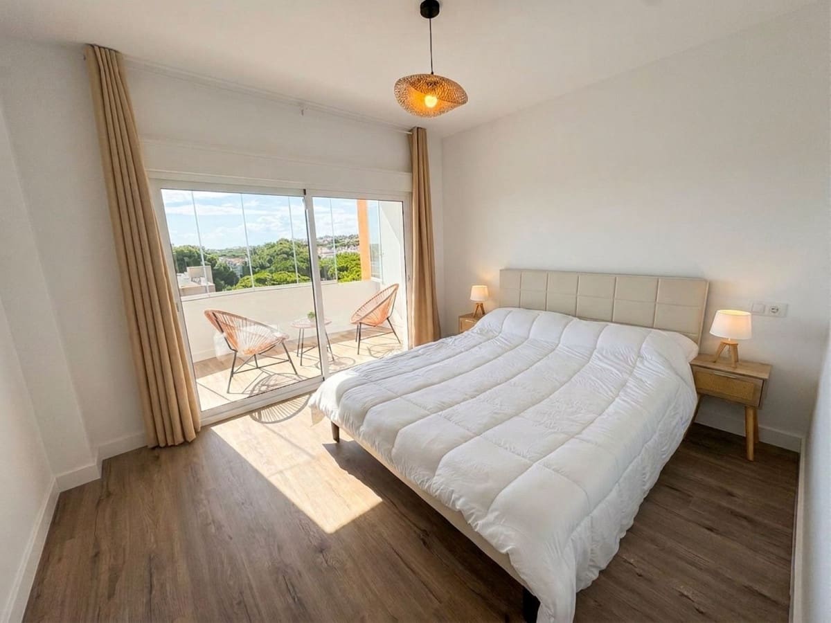 2 bedroom Penthouse for sale in Calahonda with pool garage - € 399,000 (Ref: 10027612)