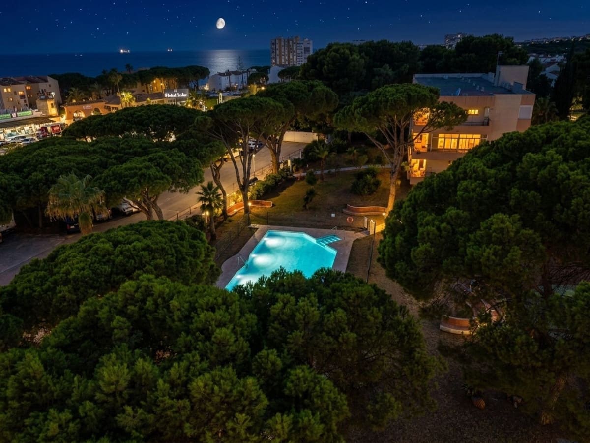 2 bedroom Penthouse for sale in Calahonda with pool garage - € 399,000 (Ref: 10027612)