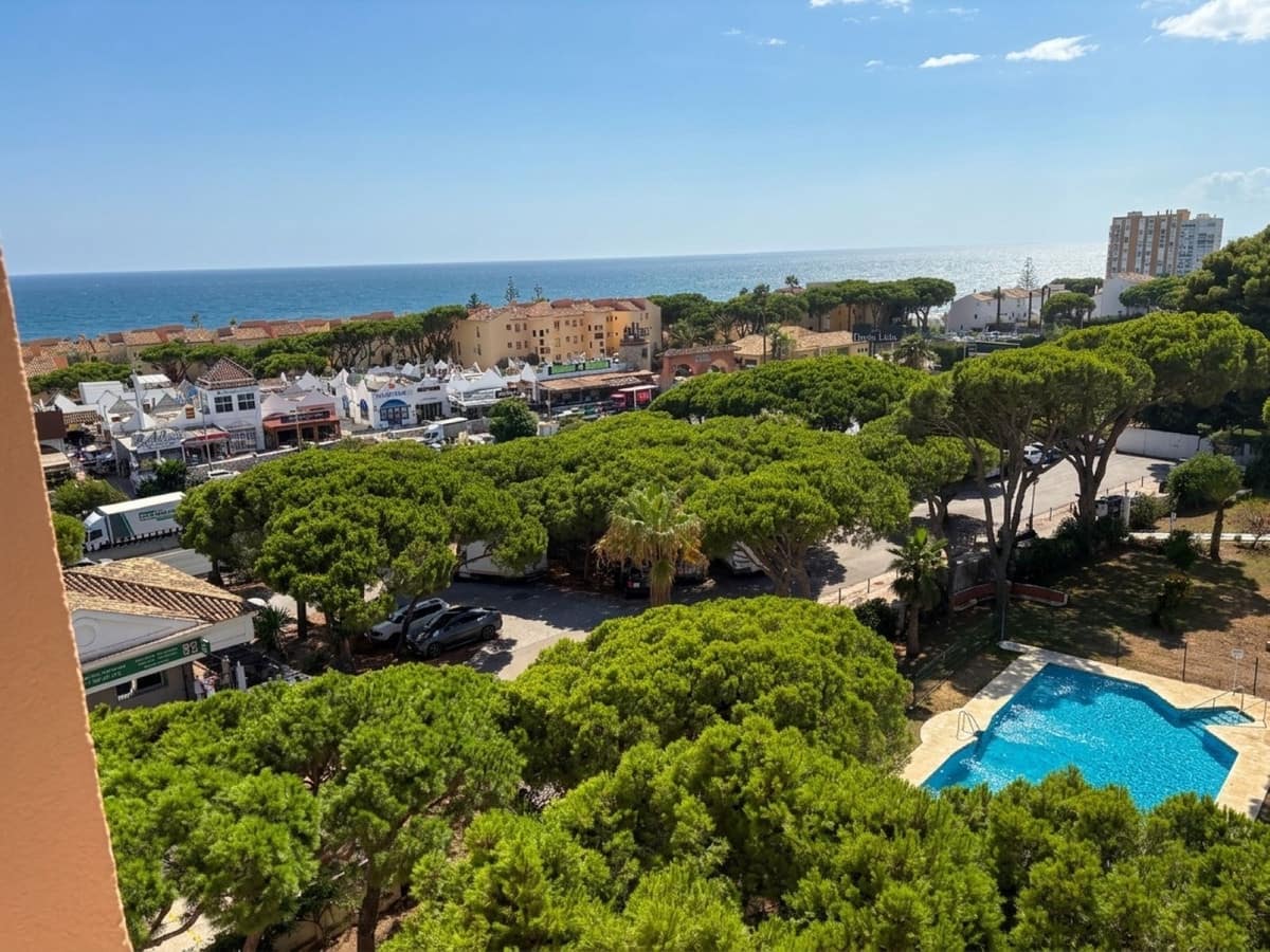 2 bedroom Penthouse for sale in Calahonda with pool garage - € 399,000 (Ref: 10027612)