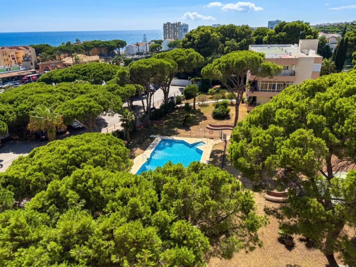 2 bedroom Penthouse for sale in Calahonda with pool garage - € 399,000 (Ref: 10027612)