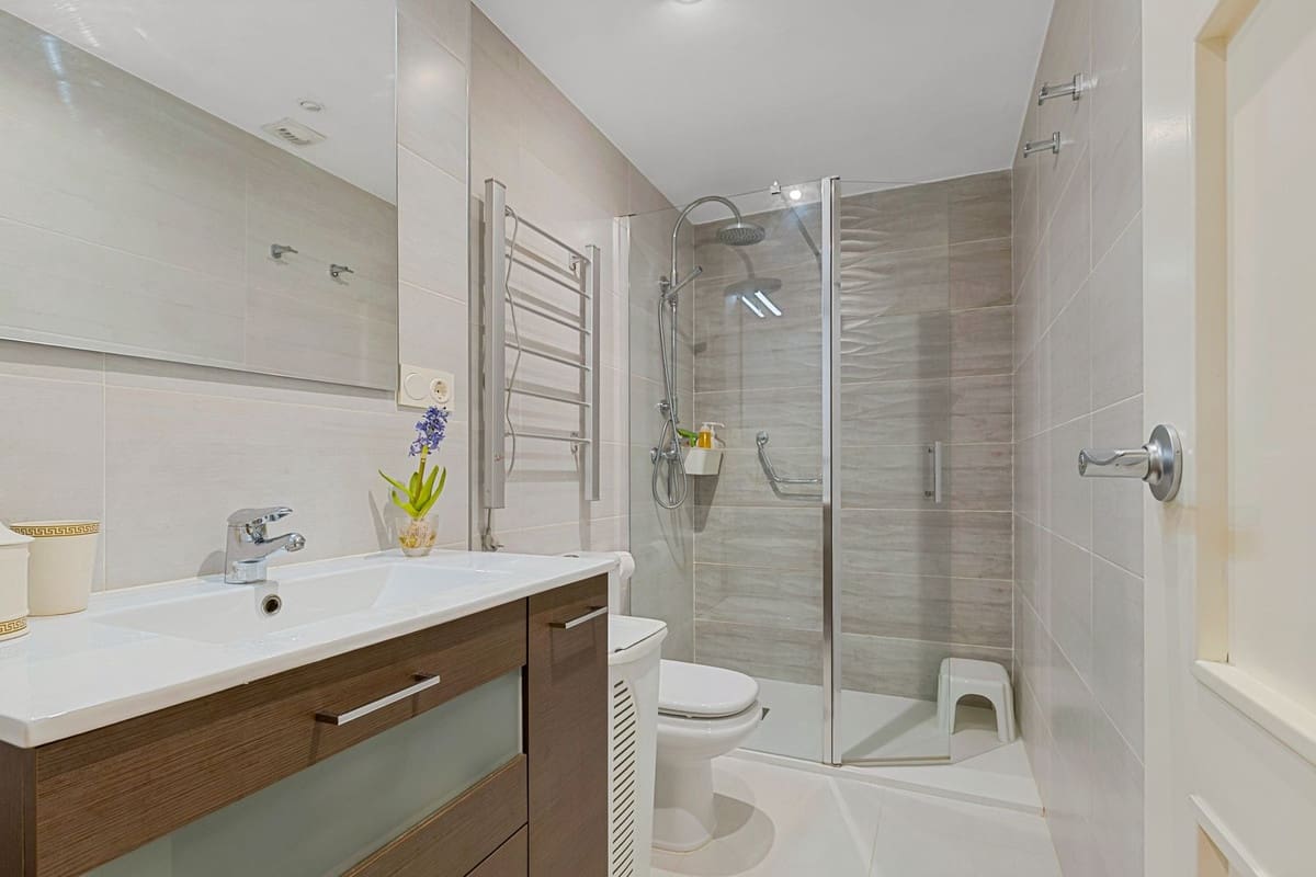 Apartamento de 3 habitaciones en La Cala de Mijas en venta con piscina garaje - 490.000 € (Ref: 10029876)