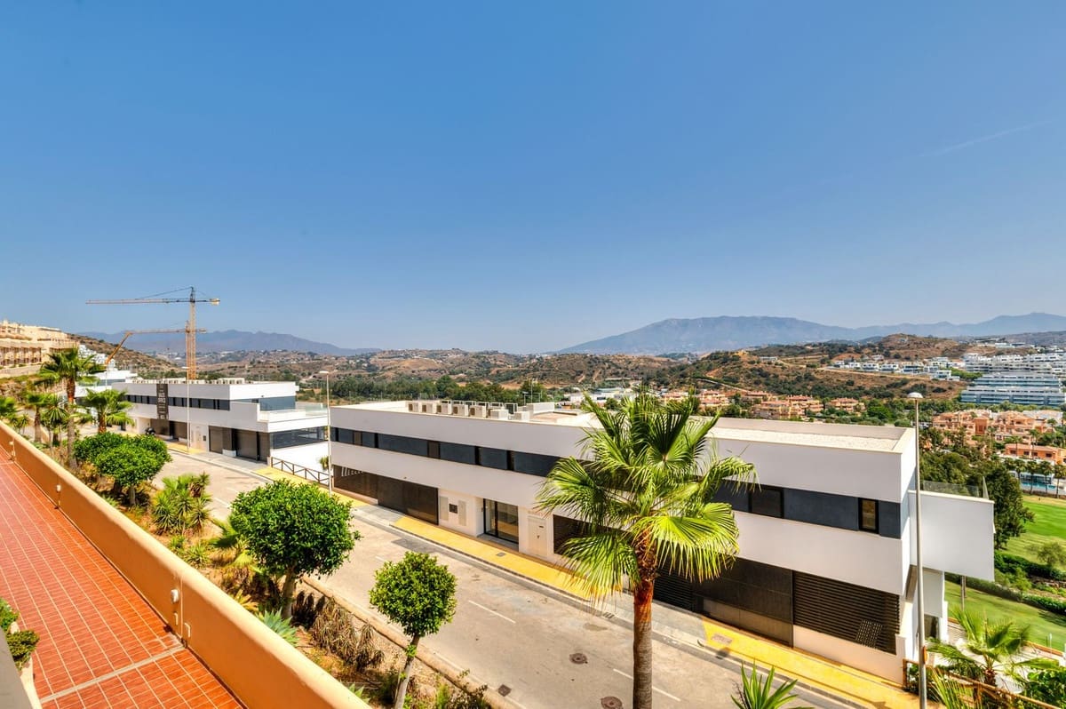 Apartamento de 3 habitaciones en La Cala de Mijas en venta con piscina garaje - 490.000 € (Ref: 10029876)