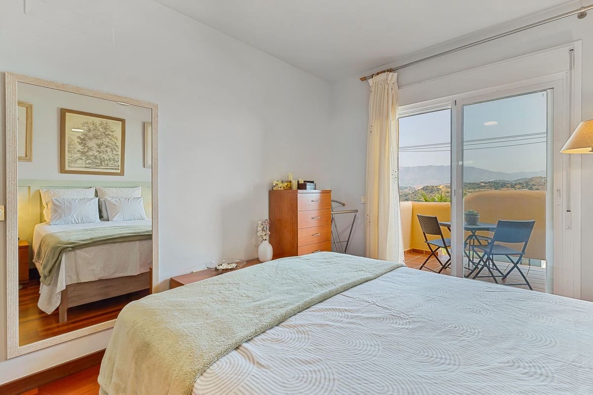 Apartamento de 3 habitaciones en La Cala de Mijas en venta con piscina garaje - 490.000 € (Ref: 10029876)