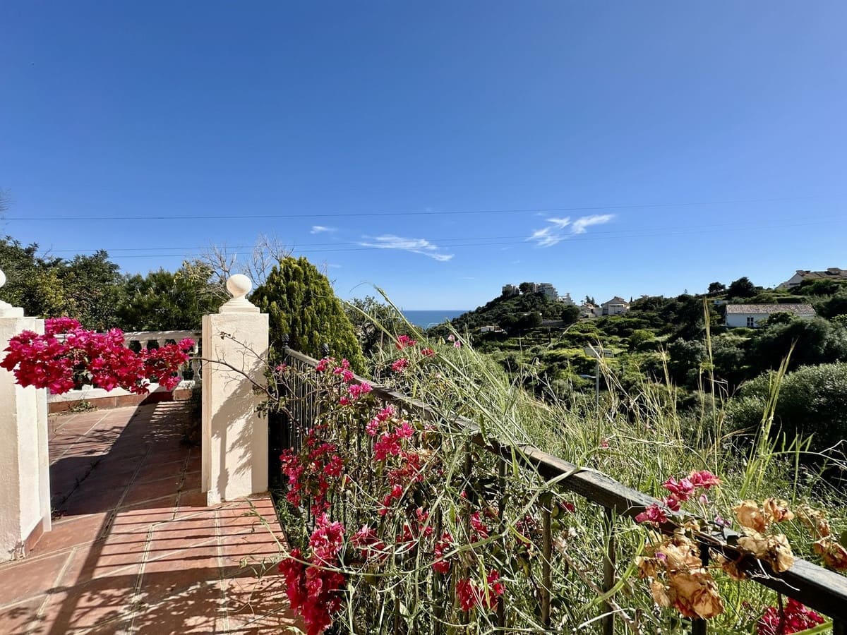 3 slaapkamer Villa te koop in Benalmadena met garage - € 1.590.000 (Ref: 10041474)