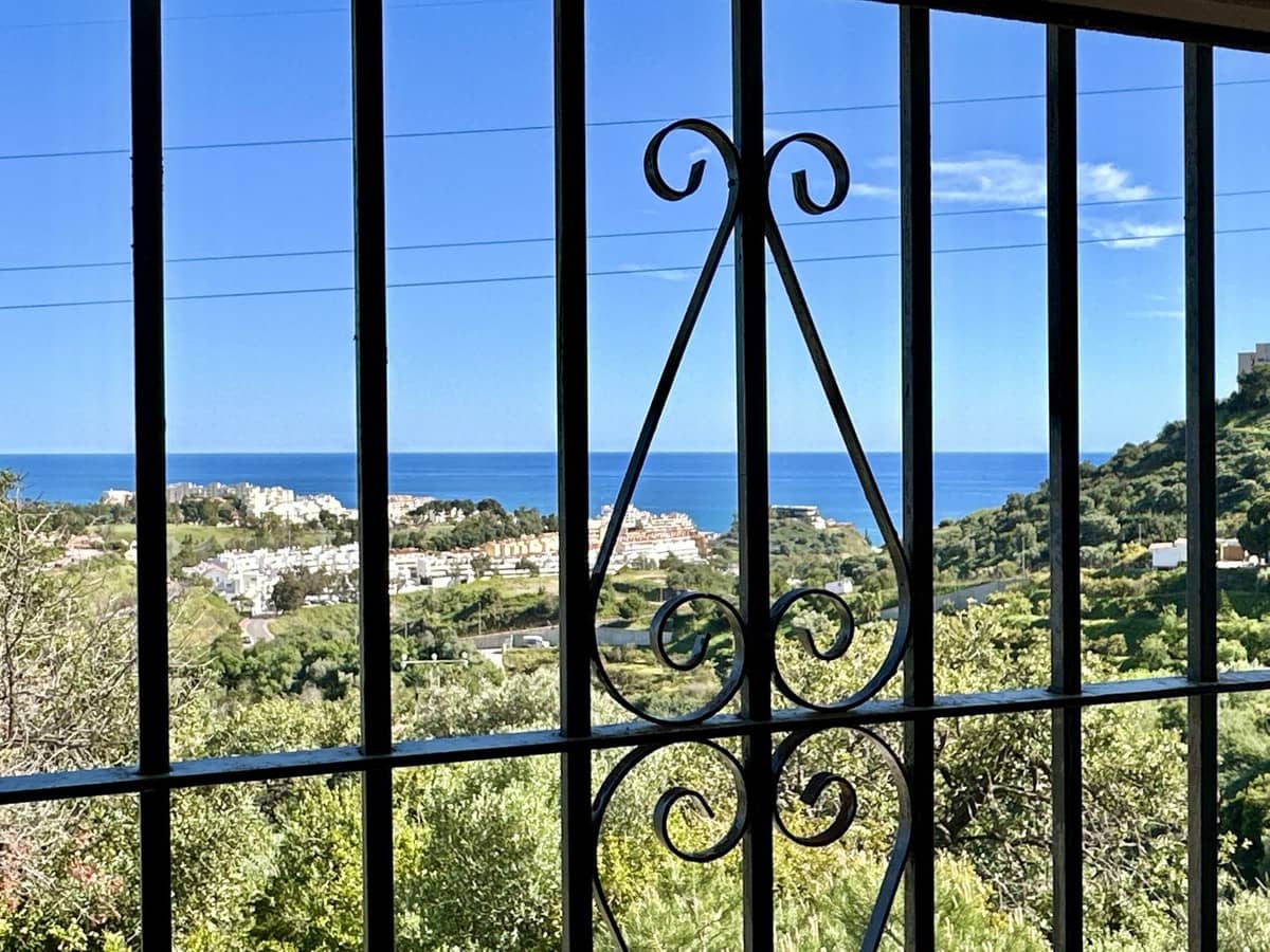 3 slaapkamer Villa te koop in Benalmadena met garage - € 1.590.000 (Ref: 10041474)