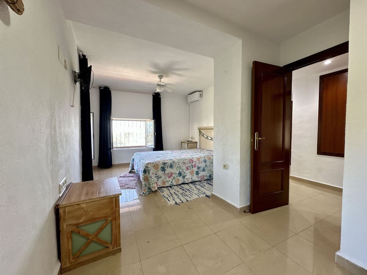 3 slaapkamer Villa te koop in Benalmadena met garage - € 1.590.000 (Ref: 10041474)