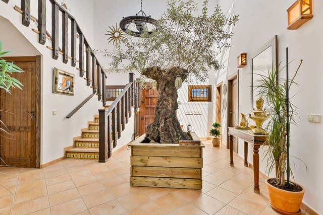 Chalet de 8 habitaciones en Alhaurín de la Torre en venta con piscina garaje - 2.100.000 € (Ref: 10062656)