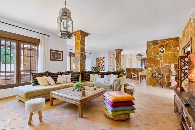 Chalet de 8 habitaciones en Alhaurín de la Torre en venta con piscina garaje - 2.100.000 € (Ref: 10062656)