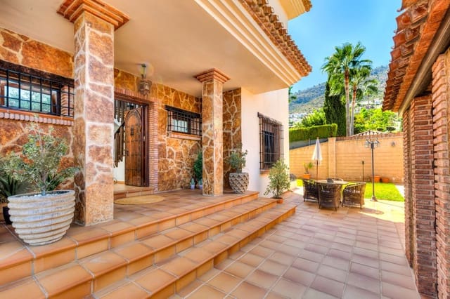 Chalet de 8 habitaciones en Alhaurín de la Torre en venta con piscina garaje - 2.100.000 € (Ref: 10062656)