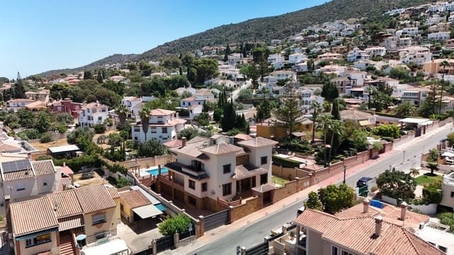 Chalet de 8 habitaciones en Alhaurín de la Torre en venta con piscina garaje - 2.100.000 € (Ref: 10062656)
