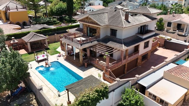 Chalet de 8 habitaciones en Alhaurín de la Torre en venta con piscina garaje - 2.100.000 € (Ref: 10062656)