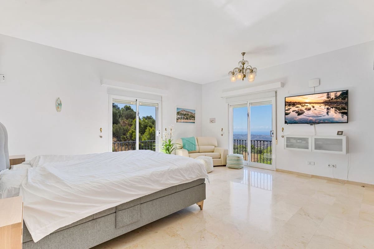6 Zimmer Villa zu verkaufen in Valtocado mit Pool Garage - 1.397.000 € (Ref: 10100466)