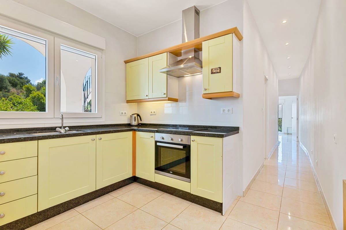 6 Zimmer Villa zu verkaufen in Valtocado mit Pool Garage - 1.397.000 € (Ref: 10100466)