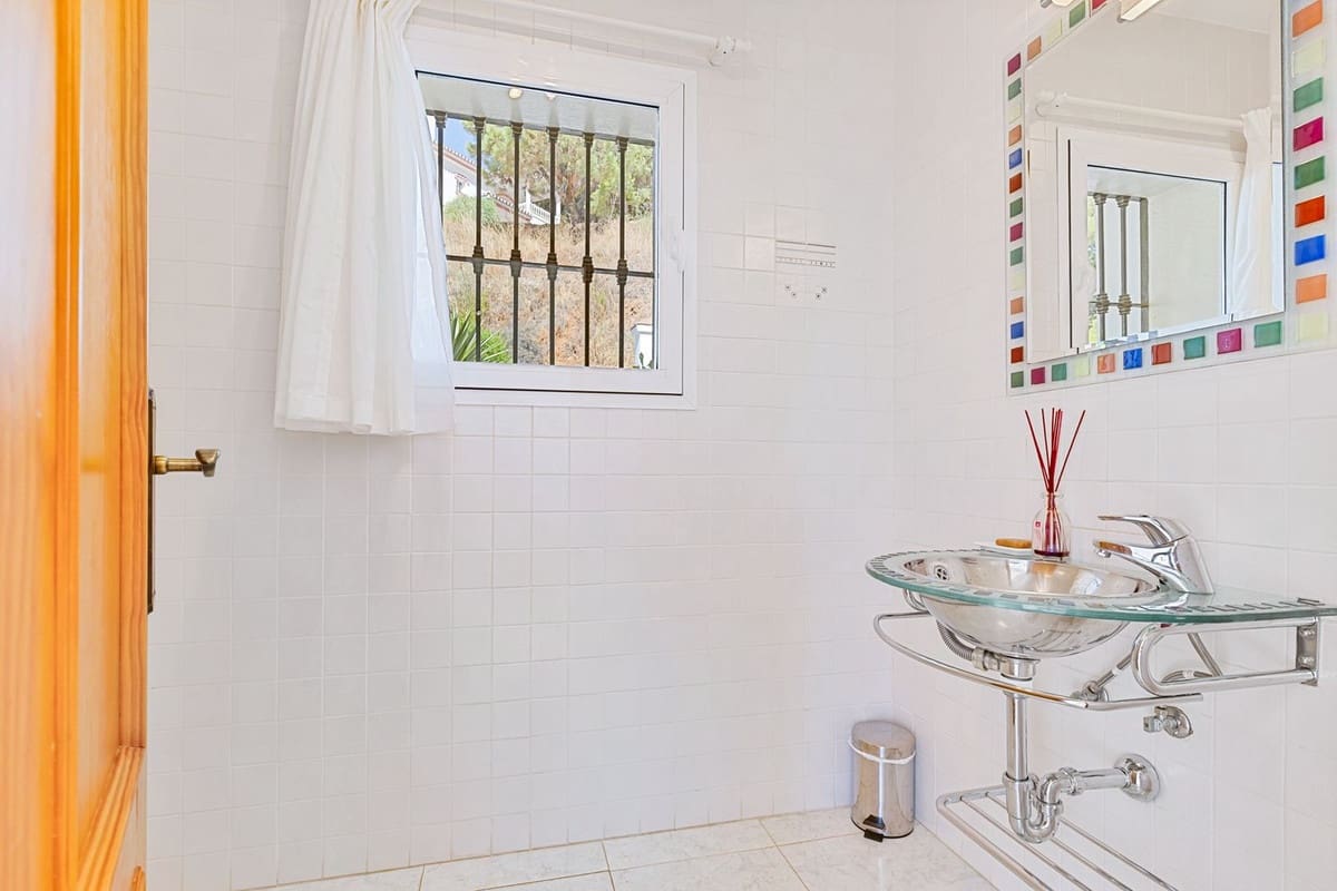 6 Zimmer Villa zu verkaufen in Valtocado mit Pool Garage - 1.397.000 € (Ref: 10100466)